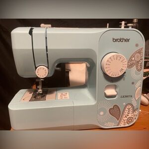 Brother sewing machine (broken and may be fixable)